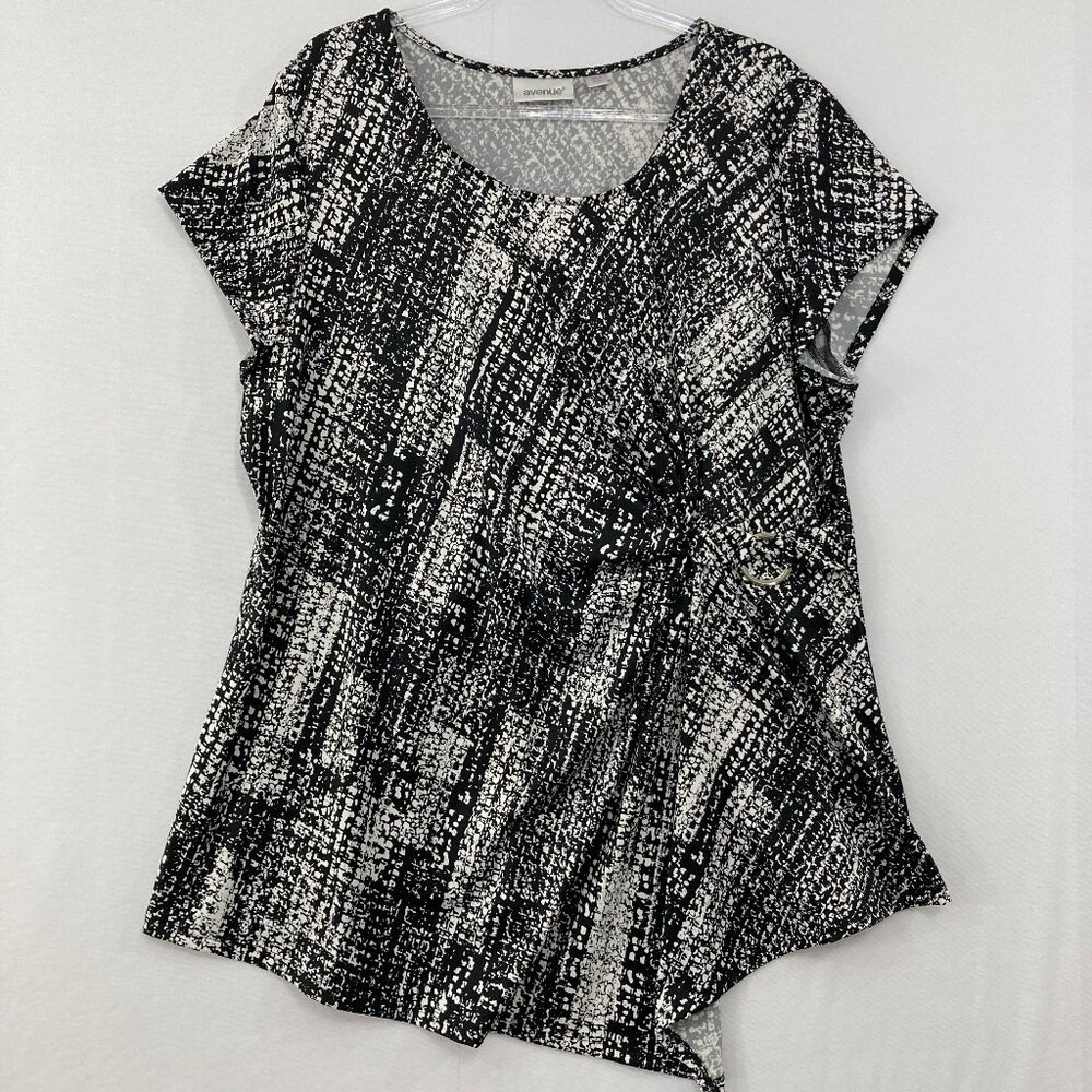 Avenue Black and White Abstract Textured Short Sleeve Blouse